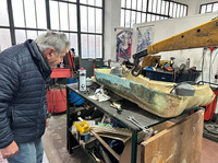 樹脂製のフロントフェイスも、ただいまレストアに奮闘中。