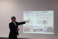 こちらは電動パワートレインの“うんちく”を教えてくれたパワートレイン技術開発本部の丸山 渉氏。パーツコストの話題となると「コストアップは許されません！」と断言。コストアップをするのなら、リチウムイオンバッテリーの容量アップに充てるべきという思想が、開発チームの間で貫かれているそうだ。