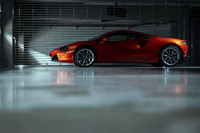 電動パワートレインの搭載による重量増を抑えるべく、車体全体で軽量化を徹底。乾燥重量は1410kg、DIN走行可能重量も1498kg（フルード＋燃料90％）に抑えられている。