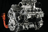 2024年内のデビューが予定されている「ランボルギーニ・ウラカン」の後継モデル（コードネーム：ランボルギーニ634）には、4リッターV8ツインターボエンジン（写真）とモーターを組み合わせたハイブリッドシステムが搭載される。当然ながら環境性能は意識されているものの、エンジン単体の最高出力は800PSとウラカンのそれ（640PS）を大幅に上回り、システム総出力は900PSを超えるという。