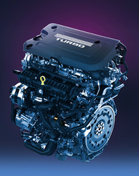 最高出力230PS、最大トルク350N・mを発生する新開発の2リッター直4直噴ターボエンジンを搭載。9段ATが組み合わされる。