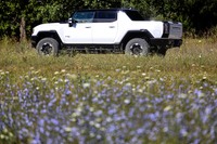 「ハマーEVエディション1」のボディー形状は、後部に荷台のあるピックアップタイプ。この点でも、本国で多くのファンの心をつかむに違いない。