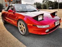 これはマッティアさんの親友が今も所有する「トヨタMR-2」。