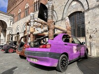 「ランボッキーニ」を後方から見る。