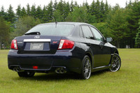 こちらはATモデルの「WRX STI A-Line」。リアにウイングは備わらない。