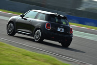 「MINIジョンクーパーワークス」の最高速度は、246km/hと公表される。