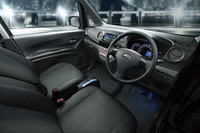 「ルクラ カスタムRリミテッド」のインテリア。