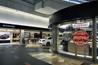 メルセデスの新ショールーム、羽田空港内に開設の画像