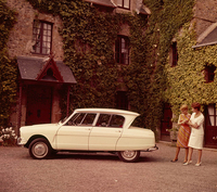 クリフカットのCピラーをもつ「シトロエン・アミ6」（1961年）。