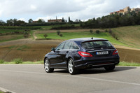 【スペック】CLS550ブルーエフィシェンシー シューティングブレーク：全長×全幅×全高＝4956×1881×1421mm／ホイールベース＝2874mm／車重＝1955kg／駆動方式＝FR／4.7リッターV8DOHC32バルブツインターボ（408ps/5000-5750rpm、61.2kgm/1600-4750rpm）（欧州仕様車）