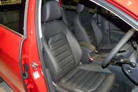 「ゴルフヴァリアントTSIハイライン」のフロントシート。