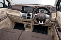 新たに設定された、ブラウン×ベージュのインテリア。