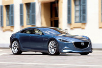 「マツダ靭（SHINARI）」。新たなデザインテーマ「魂動」に基づくコンセプトカーだ。