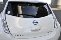 後席の後ろにあった充電器を小型化しフロント部に移動したことで、荷室容量は330リッターから370リッターに拡大された。
	（写真をクリックするとシートアレンジが見られます）