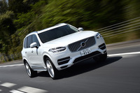 「XC90 T8」の燃費値は、JC08モードで15.3km/リッター。XC90の中では、最重量モデルにして最も燃費に優れる。