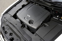 IS250Cの心臓。出力、トルクともにセダンと同値ながら、10・15モードの燃費値はセダンの11.8km/リッターに対して11.2km/リッターと、一歩ゆずる。