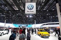 ごったがえすフォルクスワーゲンブース。