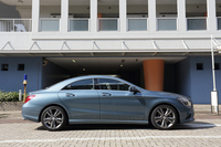 ボディーサイズ的には既存のFRセダン「Cクラス」とほぼ重なる「CLAクラス」だが、駆動方式やターゲット層の違いもあり、そのスタイリングは大きく異なっている。
    