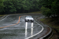 ND型「ロードスター」の価格は、「S」（MT車）の249万4800円から「Sレザーパッケージ」（AT車）の314万2800円まで。
    