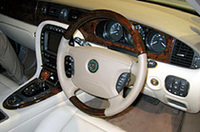 ジャガーの旗艦「XJ」がフルモデルチェンジの画像