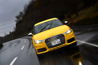 「S1」の0-100km/h加速タイムは5.8秒。5ドアの「S1スポーツバック」は、0.1秒差の5.9秒になる。