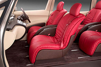 2005年の東京モーターショーに出展された「アメニオ」。