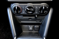 エアコンはマニュアルとなる。CDプレーヤーはオプション。