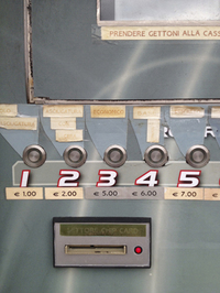 ボクの行きつけのコイン洗車場で。先日まで3ユーロだった3番の「エコノミー」コースが、いきなり5ユーロに値上げされていた。