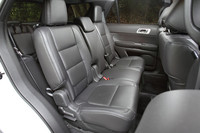 6：4分割可倒式の2列目シートにはリクライニング機能も備わる。