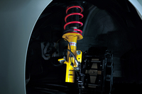 「STI製ビルシュタインフロントストラット（倒立式）」
    