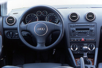 アウディA3 1.6（5MT）／2.0FSI（6MT）【海外試乗記】の画像