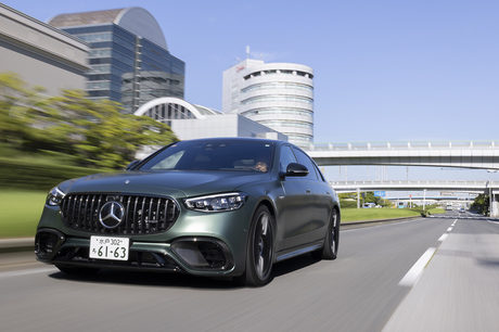 この妖しいグリーンに包まれた「メルセデスAMG S63 Eパフォーマンス」をご覧いただきたい。実は最新のSクラ...