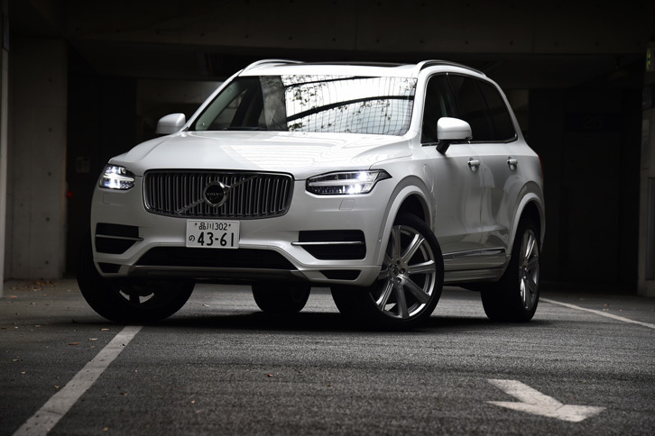 2014年にスウェーデンで発表された現行型「XC90」。ボルボが開発した新しいモジュラープラットフォーム「SPA」が採用されている。