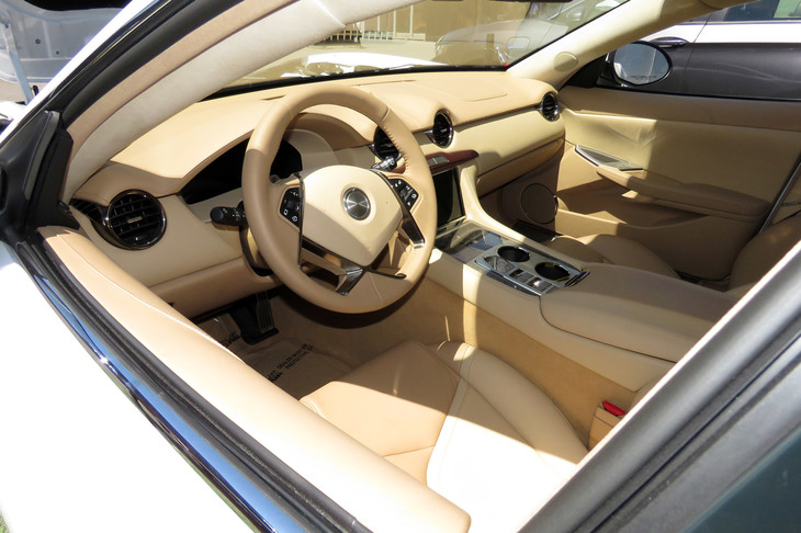 短時間の試乗だったので、インテリアのディテールは撮影できておらず。気になる人は、ニューヨークショーでのギャラリーを参照してほしい。