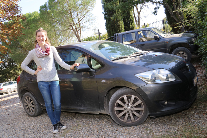 ロベルトさんの長女のディレッタさん（写真）と、彼女が乗る「トヨタ・オーリス」。