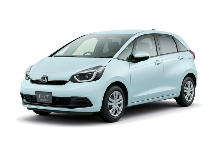 2020年2月に登場した通算4代目の「ホンダ・フィット」。デビュー時はテイストの異なる5タイプの仕様で展開された。2022年10月にマイナーチェンジした後期型の「e：HEVホーム」は、中古車なら総額170万円前後で狙える状況である。