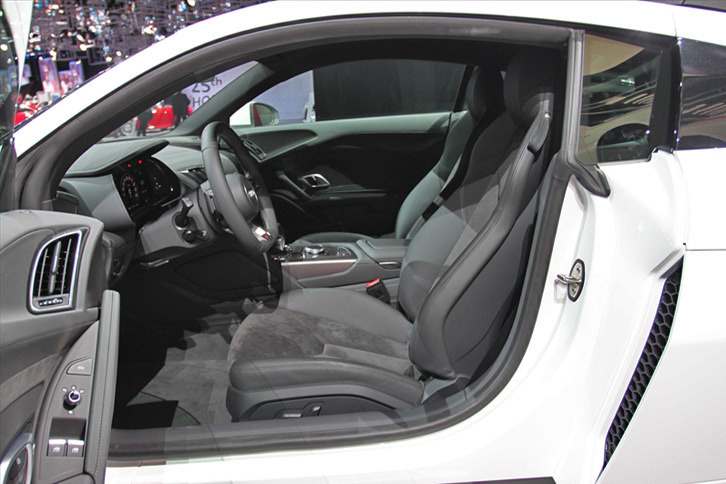 アウディR8 V10 RWS（インテリア）