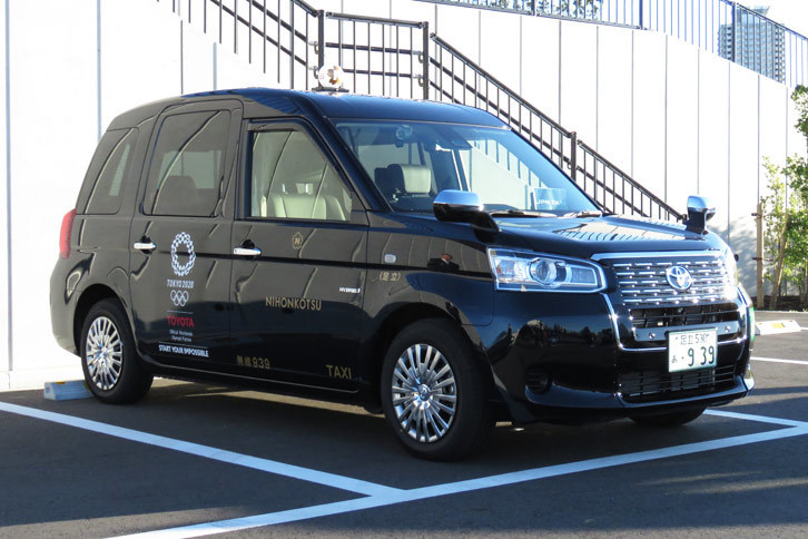 ボディーカラーは写真の「深藍（こいあい）」を含む3色。インテリアカラーは2色の設定となっている。