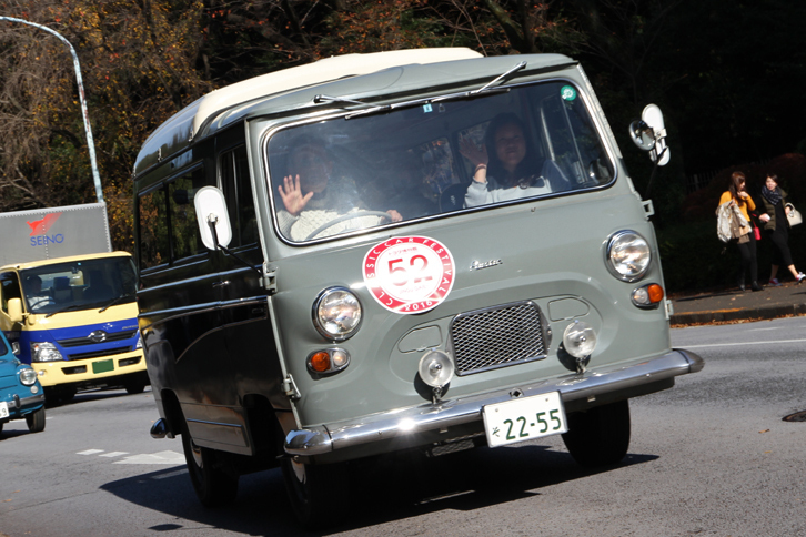 1968年「オースチンJ4-10 ドアモビル キャンパー」。モーリス／オースチンの両ブランドにラインナップされていた、イギリス版「トヨタ・ハイエース」的なワンボックスバンをベースにしたキャンパー。日本に1台、しかも日本で最初にキャンピングカー登録された個体という。