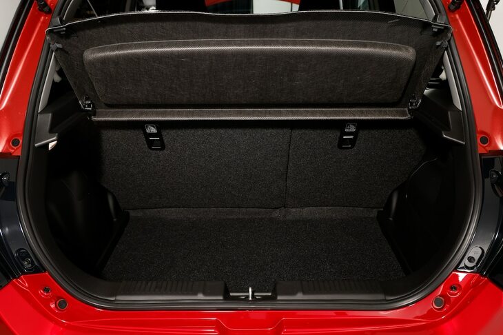 ラゲッジコンパートメントの容量は265リッターで、後席を倒せば589リッターの空間を確保できる。