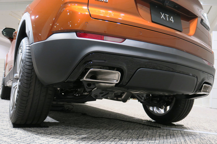 キャデラックXT4スポーツ（リアバンパー＆マフラー）