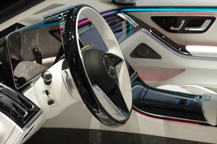 メルセデス・マイバッハS680 4MATICエディション100（ステアリングホイール）