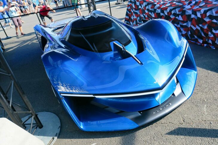 アルピーヌの水素レーシングカー「アルペングロー」。2022年10月のパリモーターショーで世界初公開された。