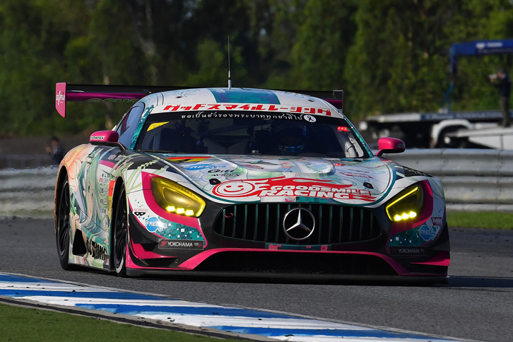 GT300クラスの2位は、No.4 グッドスマイル 初音ミク AMG（谷口信輝／片岡龍也）。7戦を終えて、ランキングトップとなっている。