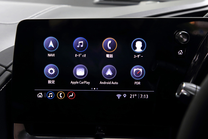 ゼンリン製のストリーミングナビは日本専用の“後乗せ”装備だが、インフォテインメントシステムのメニュー画面にはちゃんとナビのボタンが備わっている。（写真：荒川正幸）