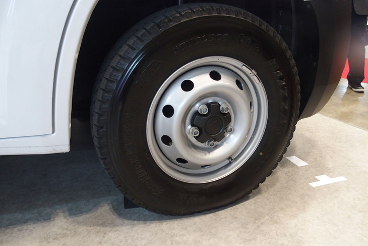 フィアット プロフェッショナル・デュカト（フロントタイヤ＆ホイール）