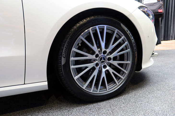 メルセデス・ベンツCLA200d（タイヤ＆ホイール）