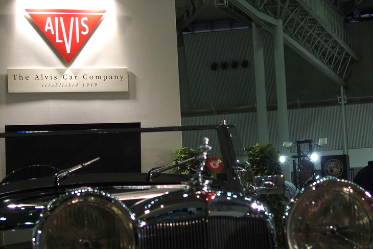 「ALVIS（アルヴィス」を展示した明治産業のブース。