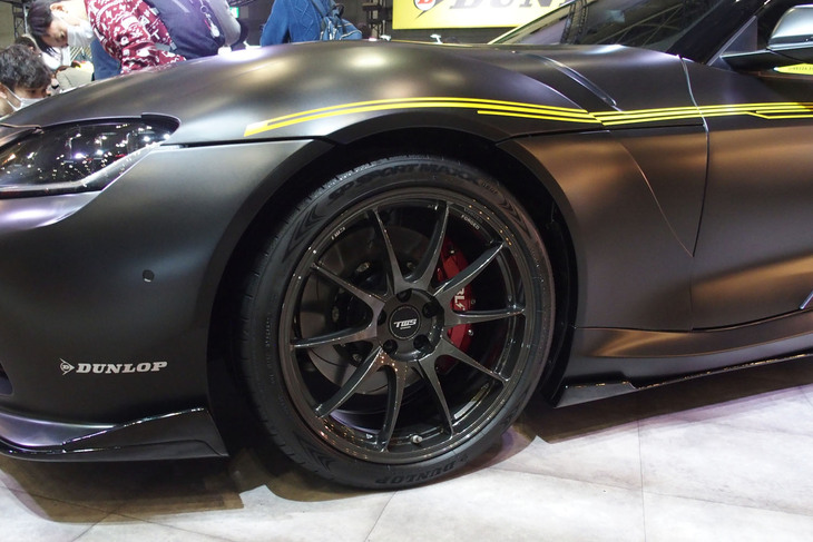 「ダンロップSP SPORT MAXX 060＋」が装着された「トヨタ・スープラDUNLOP otona GARAGE Edition」
