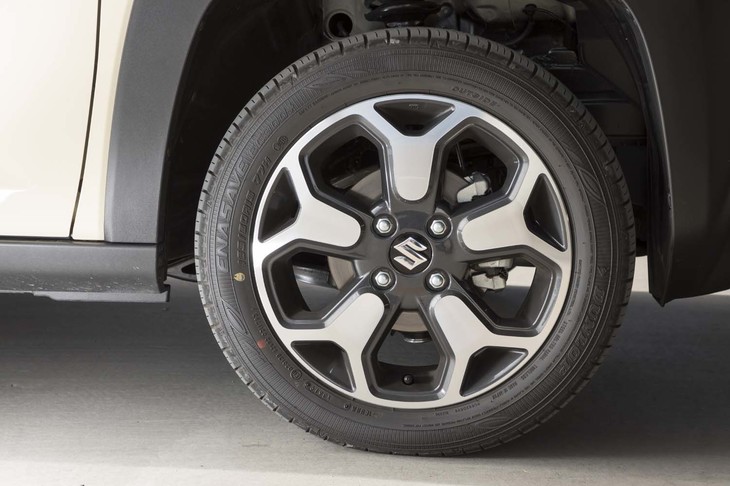 タイヤサイズは全グレード共通で、165/65の15インチが標準。テスト車にはダンロップの低燃費タイヤ「エナセーブEC300＋」が装着されていた。